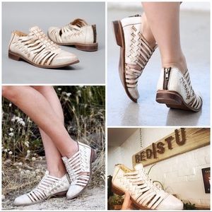 Bed Stu Las Cruces Flat in White, size 7